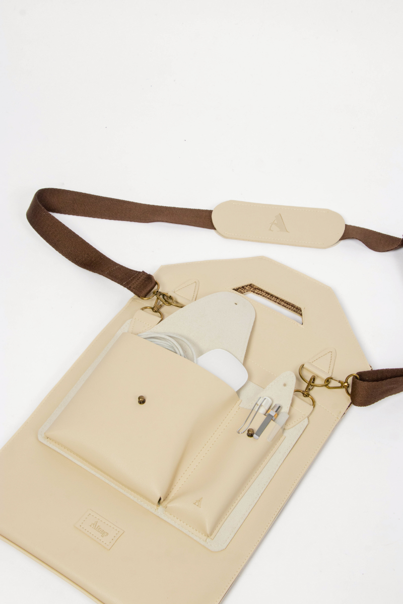 CARTERA Executive Laptop Bag in Sand