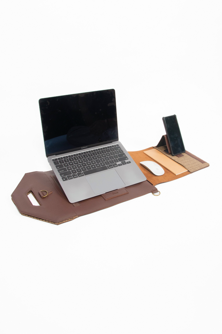 CARTERA Executive Laptop Bag in Dark Oak