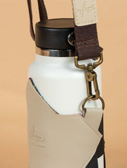 AKAP™ Botella Vegan Leather in Sand