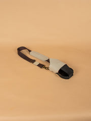 AKAP™ Botella Vegan Leather in Sand